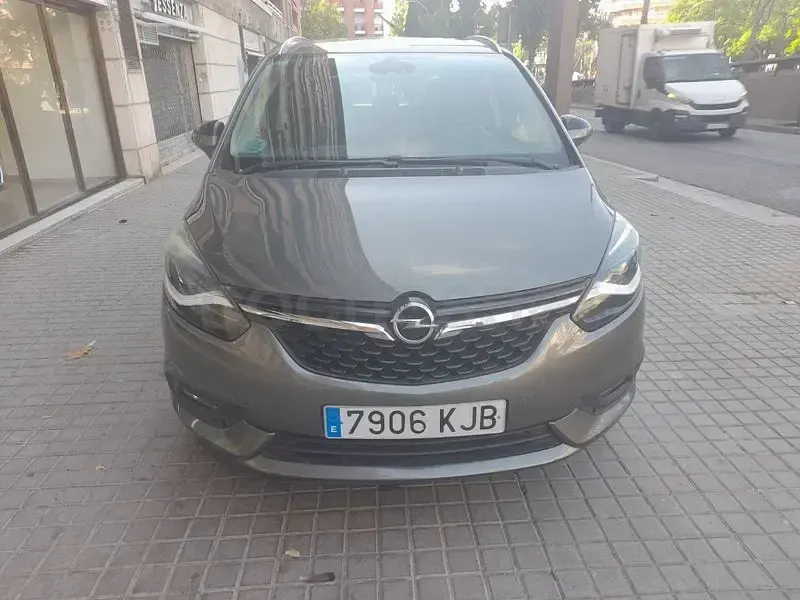 Usado Opel Zafira Excellence 140 CV (102 kW) 2018 Gris / plata Monovolumen