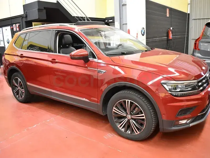 Usado VW Tiguan Allspace Life 150 CV (110 kW) 2021 Granate SUV