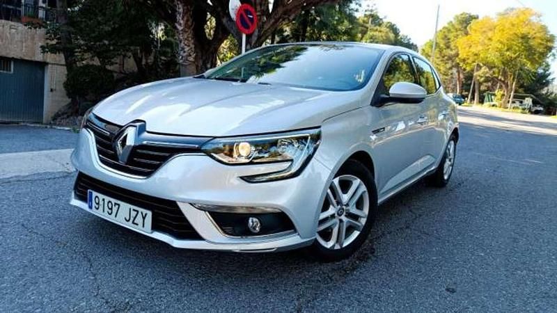 Usado Renault Mégane GrandTour Intens 101 CV (74 kW) 2017 Plateado Familiar
