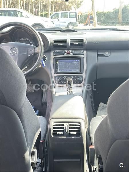 Usado Mercedes C220 143 CV (105 kW) 2004 Gris / plata Berlina