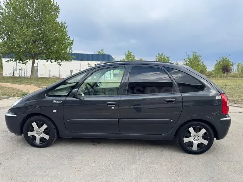 Usado Citroën Xsara Picasso Exclusive 110 CV (80 kW) 2006 Negro Monovolumen
