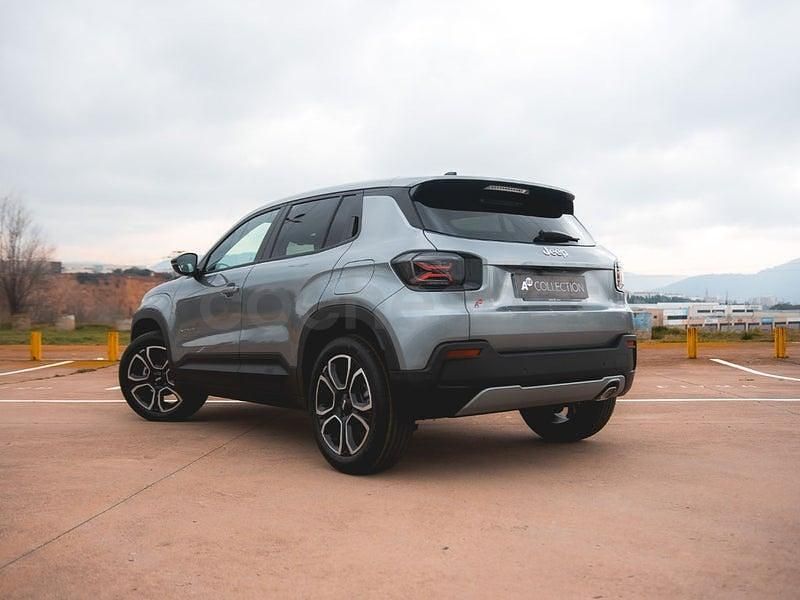 Usado Jeep Avenger Summit 100 CV (73 kW) 2025 Gris / plata SUV
