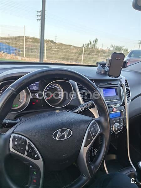 Usado Hyundai i30 GO! 100 CV (73 kW) 2016 Azul Berlina