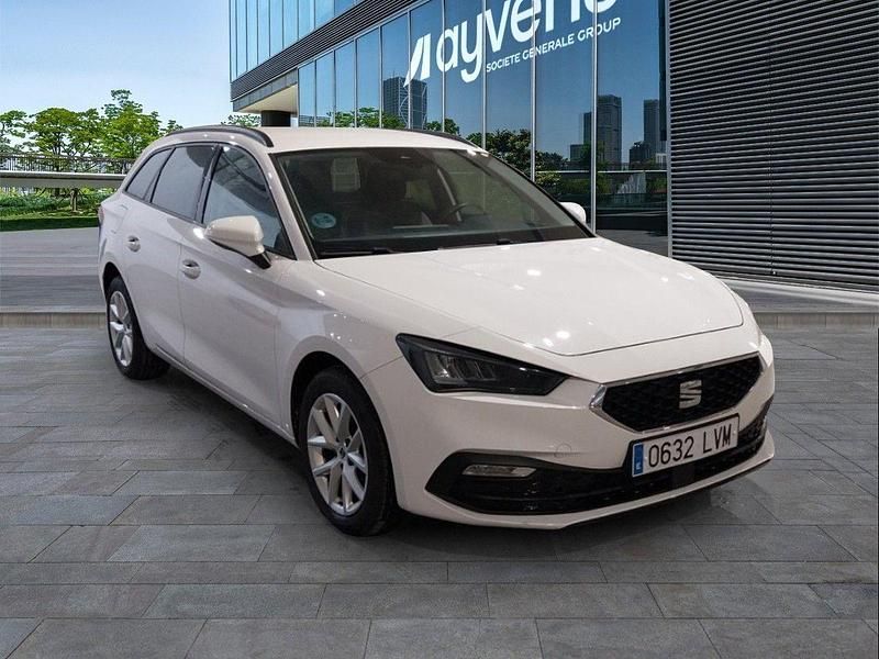 Usado Seat Leon Style 116 CV (85 kW) 2021 Blanco Familiar