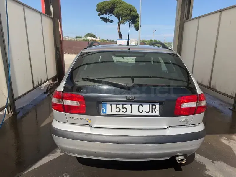 Usado Volvo V40 122 CV (89 kW) 2003 Gris / plata Familiar