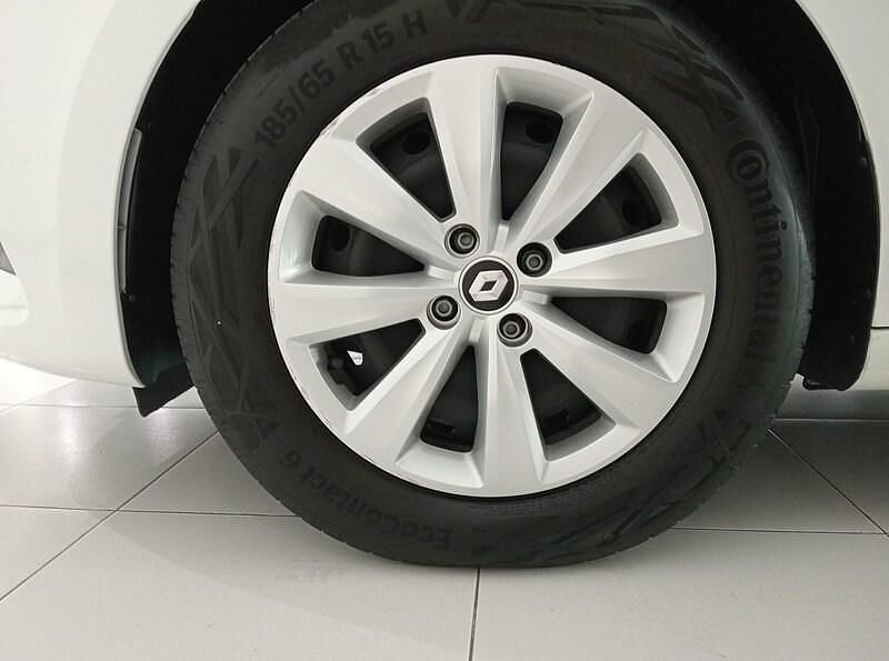 Usado Renault Clio V SE 67 CV (49 kW) 2023 Blanco Berlina