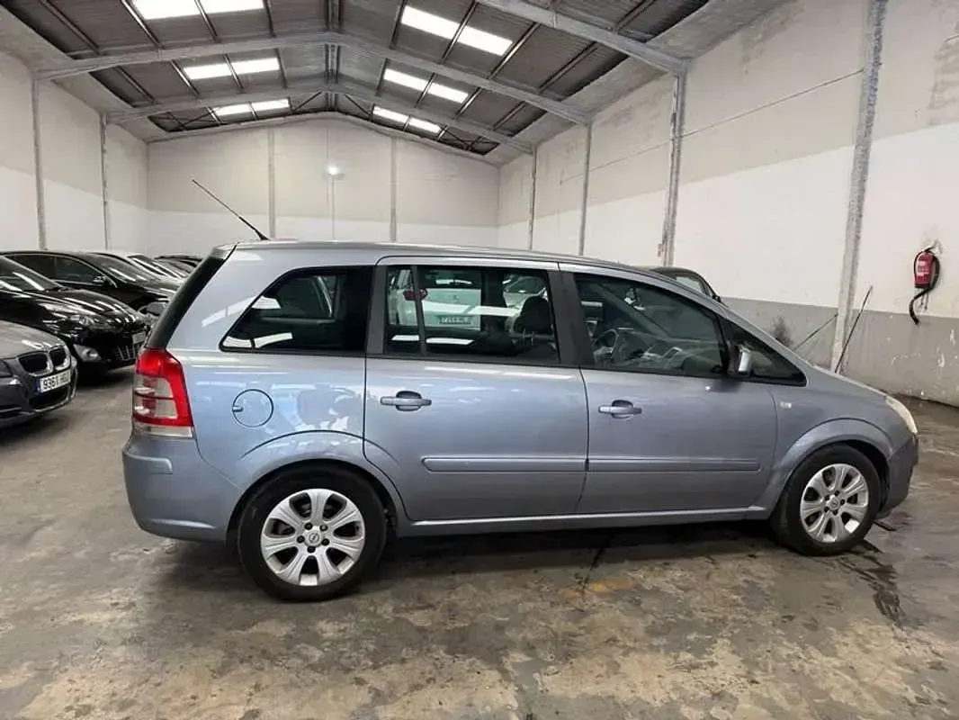 Usado Opel Zafira Enjoy Plus 110 CV (80 kW) 2010 Blanco Monovolumen