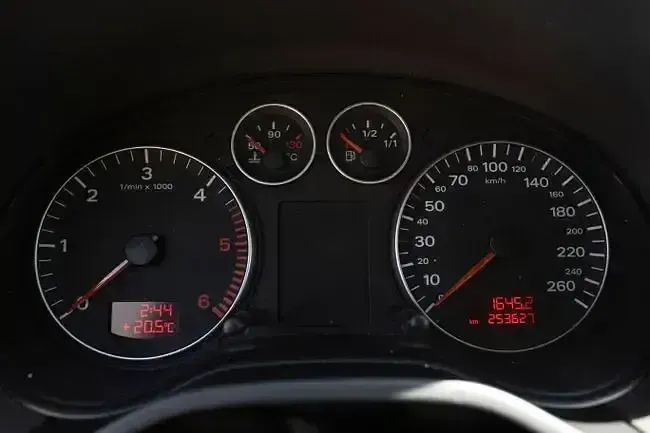 Usado Audi A3 Premium 141 CV (103 kW) 2005 Amarillo Utilitario