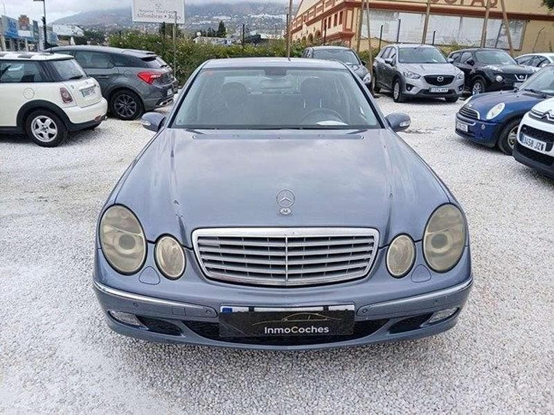Usado Mercedes E220 Classic 170 CV (125 kW) 2002 Gris Berlina