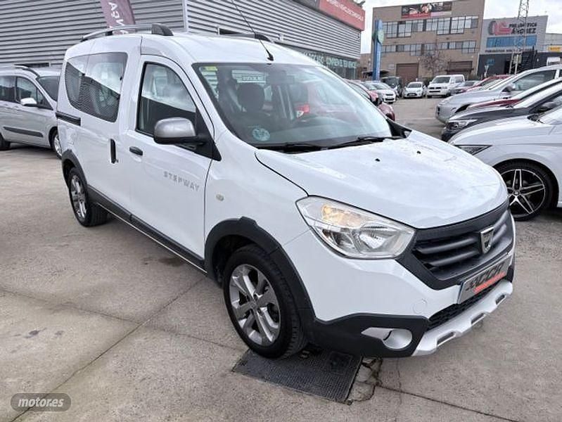 Usado Dacia Dokker Stepway 89 CV (65 kW) 2016 Blanco Monovolumen