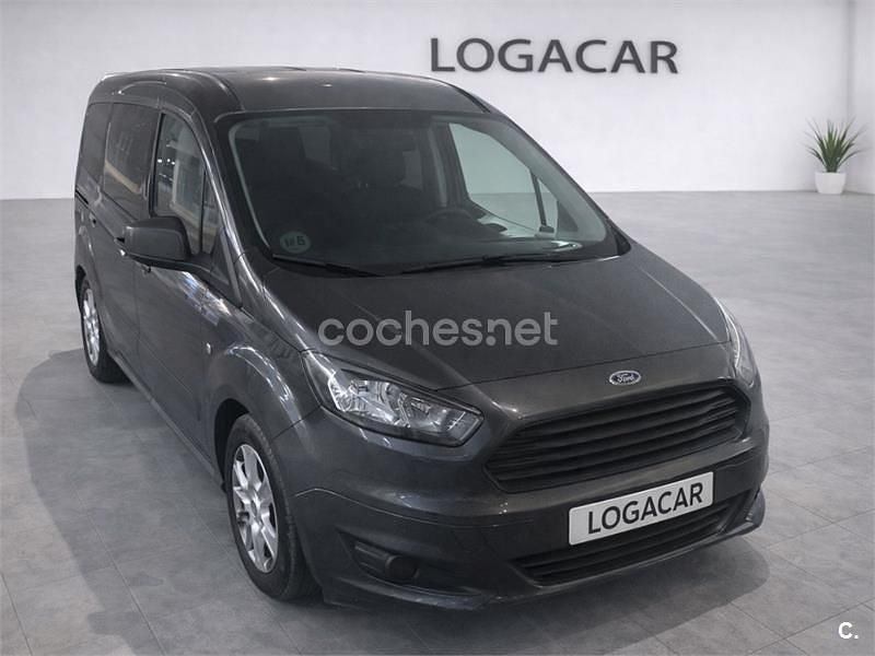 Usado Ford Tourneo Courier Ambiente 75 CV (55 kW) 2015 Marrón Monovolumen