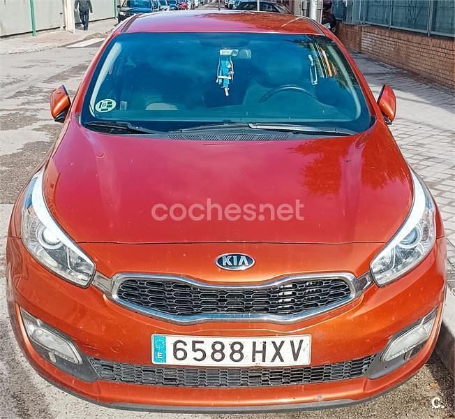 Naranja Usado 2014 Kia Ceed GT Berlina | 9990 € (Caro) - Imagen 1/4