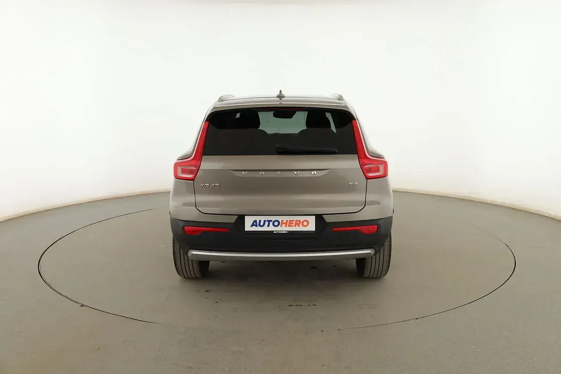 Usado Volvo XC40 Momentum 163 CV (119 kW) 2020 Beige SUV