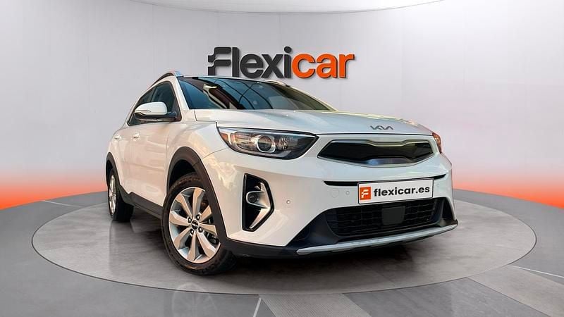 Käytetty Kia Stonic 101 HP (74 kW) 2022 Katumaasturi