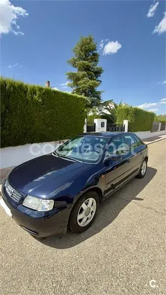 Usado Audi A3 Ambiente 110 CV (80 kW) 2000 Azul Utilitario