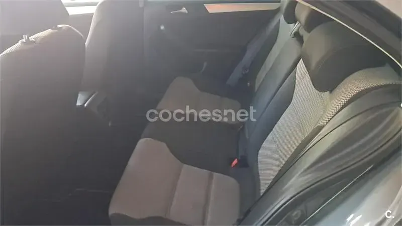 Usado VW Jetta Sport 170 CV (125 kW) 2013 Gris / plata Berlina