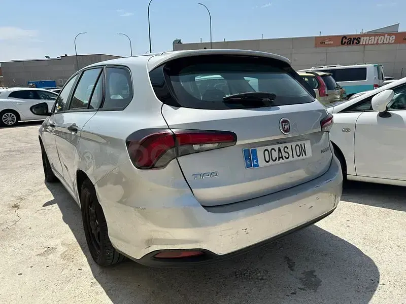 Usado Fiat Tipo 130 CV (95 kW) 2022 Gris / plata Familiar