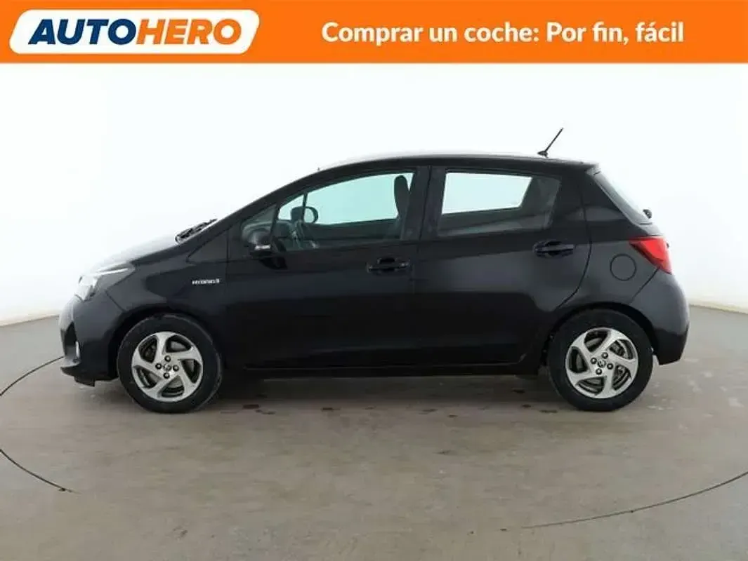 Usado Toyota Yaris Hybrid Active 101 CV (74 kW) 2017 Negro Berlina
