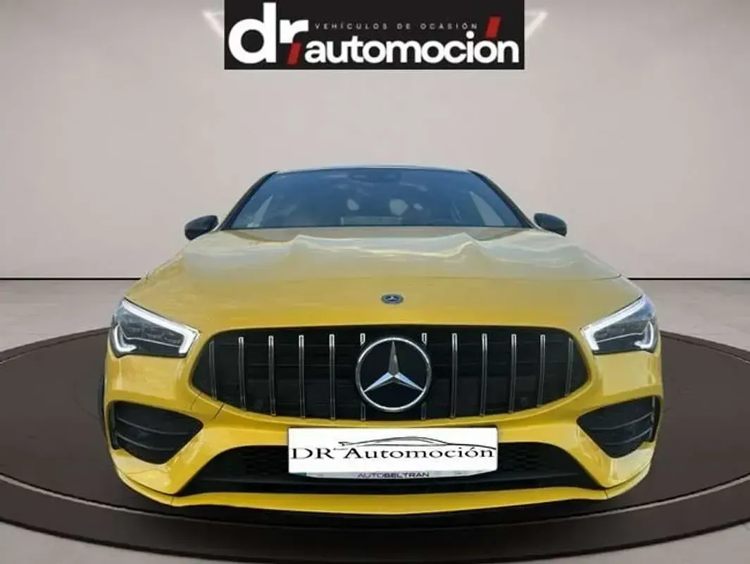 Usado Mercedes CLA250e Shooting Brake 224 CV (164 kW) 2020 Amarillo Familiar