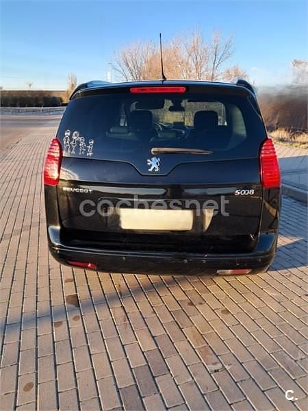 Usado Peugeot 5008 Allure 163 CV (119 kW) 2012 Negro Monovolumen