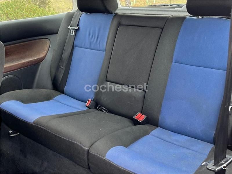 Gris / plata Usado 2001 VW Golf IV Berlina | 2000 € (Buen precio) - Imagen 1/4