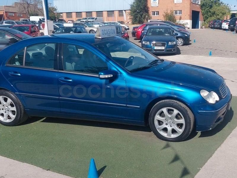 Usado Mercedes C220 Elegance 143 CV (105 kW) 2003 Azul Berlina