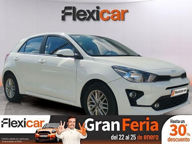 Blanco Usado 2022 Kia Rio Berlina | 12.490 € (Precio justo) - Imagen 1/4