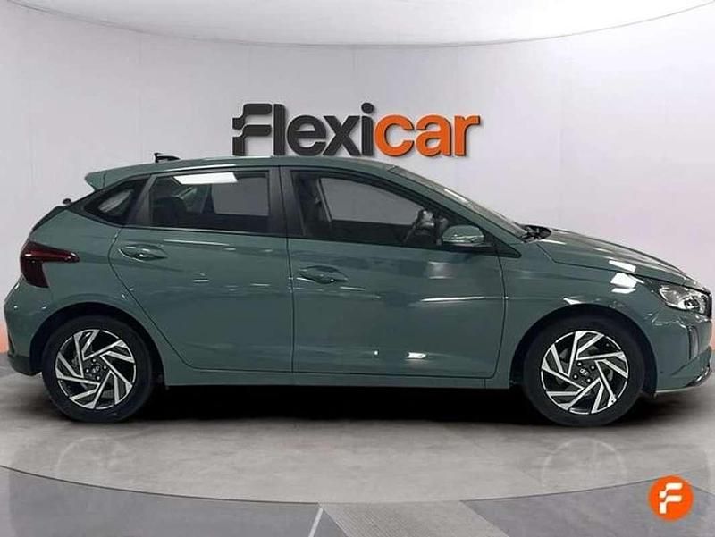 Usado Hyundai i20 101 CV (74 kW) 2024 Verde Utilitario