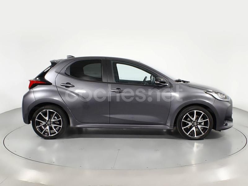 Usado Toyota Yaris Hybrid Style 116 CV (85 kW) 2021 Gris Berlina