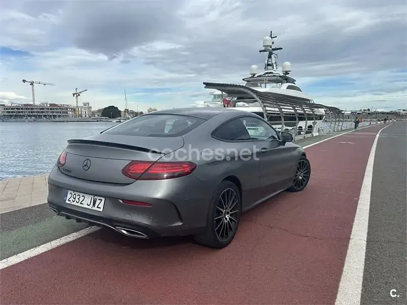 Usado Mercedes C250 AMG line 204 CV (150 kW) 2017 Gris / plata Coupe
