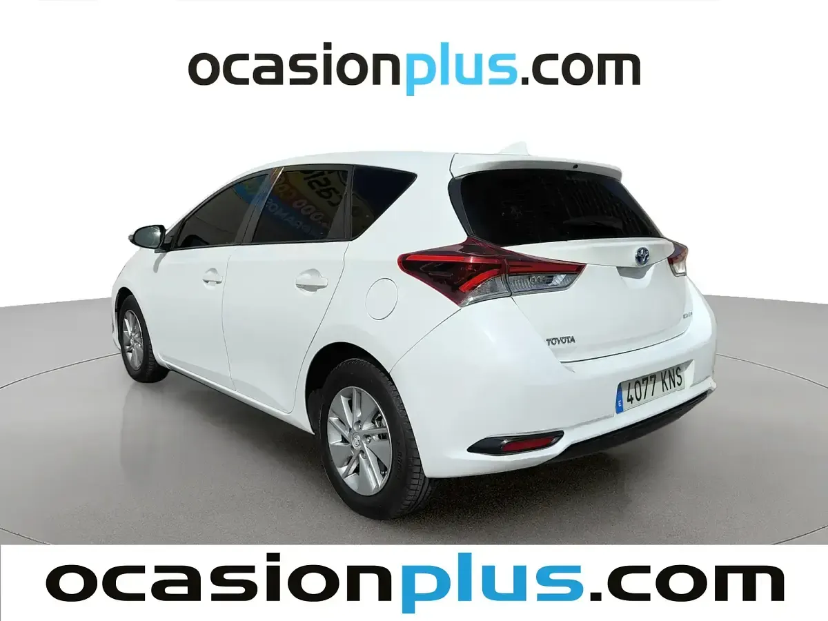 Usado Toyota Auris Hybrid Business Edition 136 CV (100 kW) 2018 Blanco Berlina