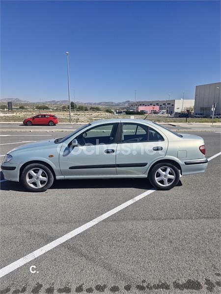 Usado Nissan Almera 110 CV (80 kW) 2001 Verde Berlina