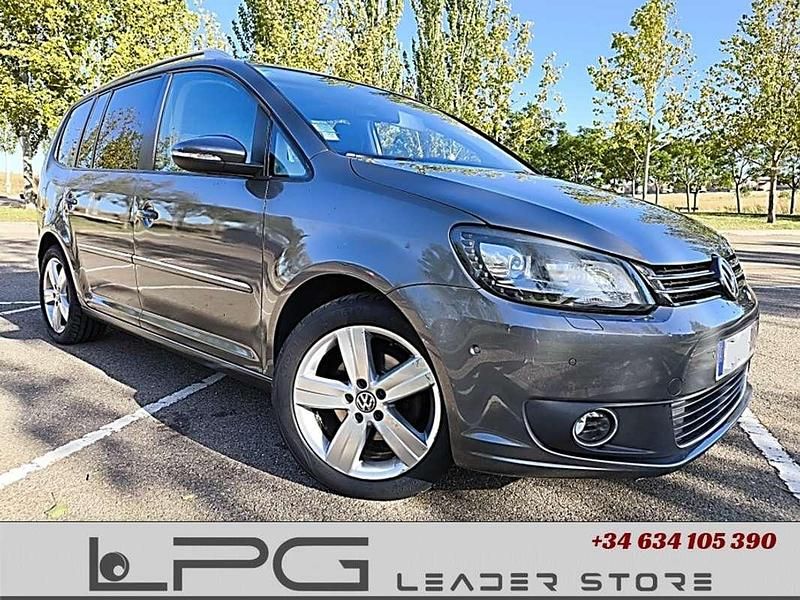 Usado VW Touran Advance 140 CV (102 kW) 2012 Gris Monovolumen