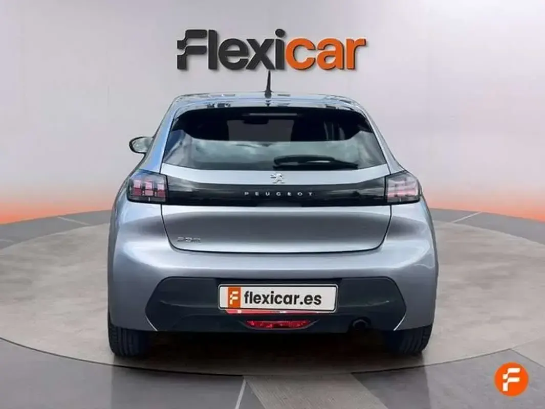 Usado Peugeot 208 Active 101 CV (74 kW) 2021 Gris Utilitario