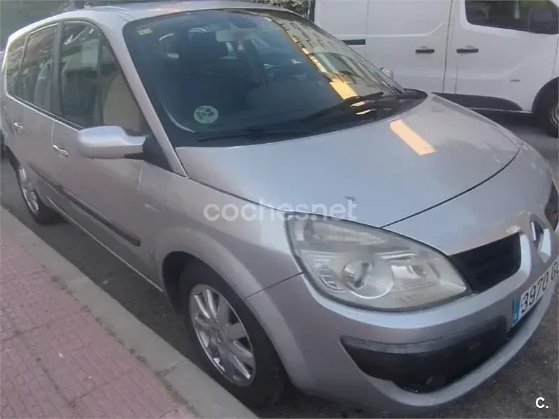 Usado Renault Scenic E-Tech Dynamique 130 CV (95 kW) 2008 Gris / plata Monovolumen