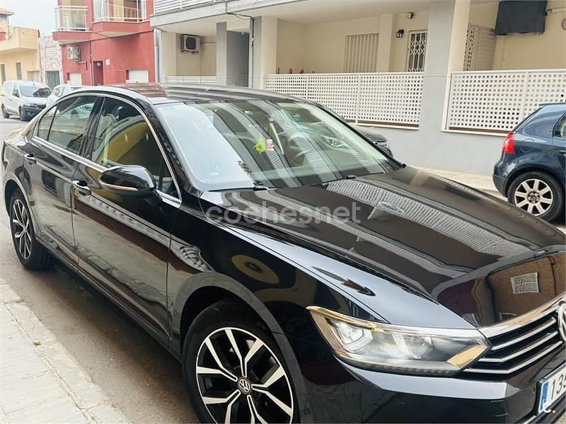 Negro Usado 2016 VW Passat Advance Berlina | 8800 € (Precio justo) - Imagen 1/4