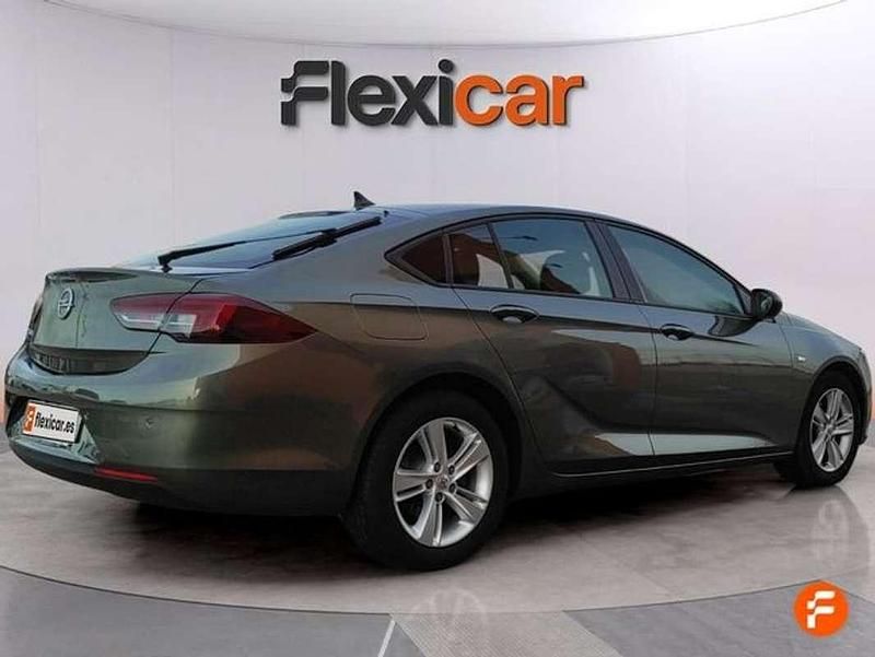 Usado Opel Insignia Selective 136 CV (100 kW) 2019 Verde Berlina