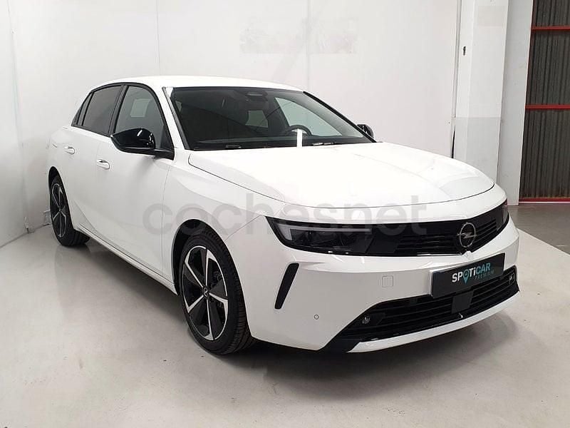 Usado Opel Astra Edition 110 CV (80 kW) 2025 Blanco Berlina