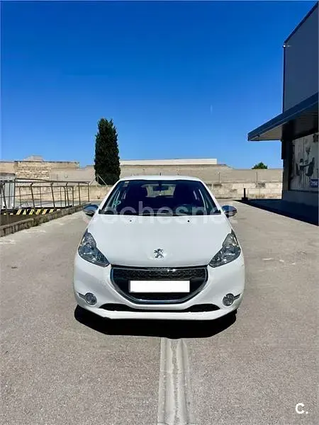 Usado Peugeot 208 82 CV (60 kW) 2013 Blanco Utilitario
