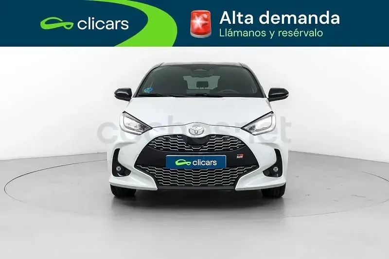 Usado Toyota Yaris Hybrid Sport 130 CV (95 kW) 2025 Blanco Berlina