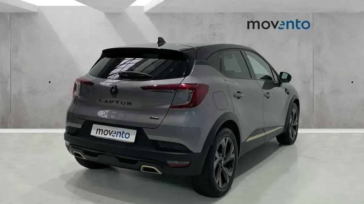 Usado Renault Captur Engineered 145 CV (106 kW) 2023 Gris / plata SUV
