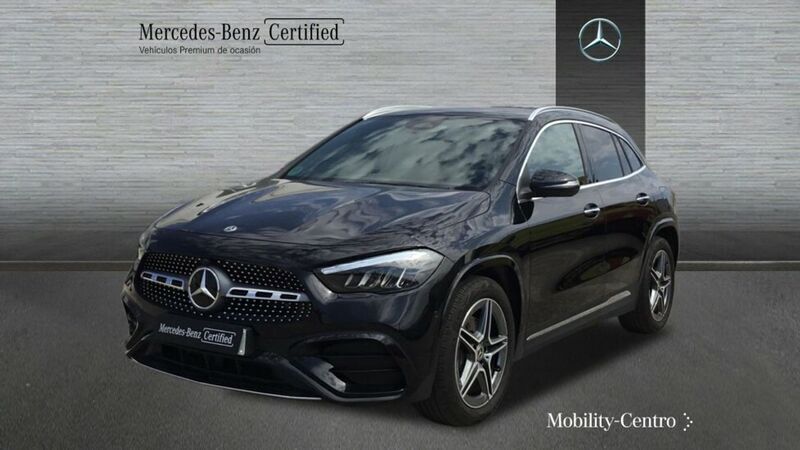 Kosmosblack met. Usado 2024 Mercedes GLA200 AMG line SUV | 44.850 € (Un poco caro) - Imagen 1/4