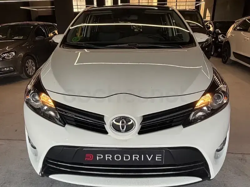 Usado Toyota Verso Advance 132 CV (97 kW) 2014 Blanco Monovolumen