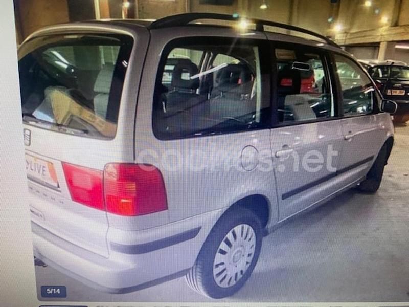 Usado Seat Alhambra 150 CV (110 kW) 2006 Gris / plata Monovolumen