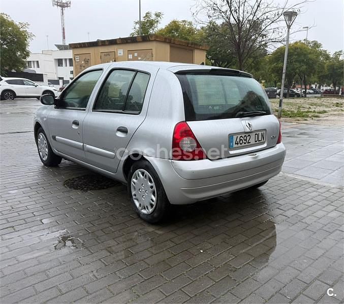 Usado Renault Clio II Authentique 75 CV (55 kW) 2006 Gris / plata Berlina