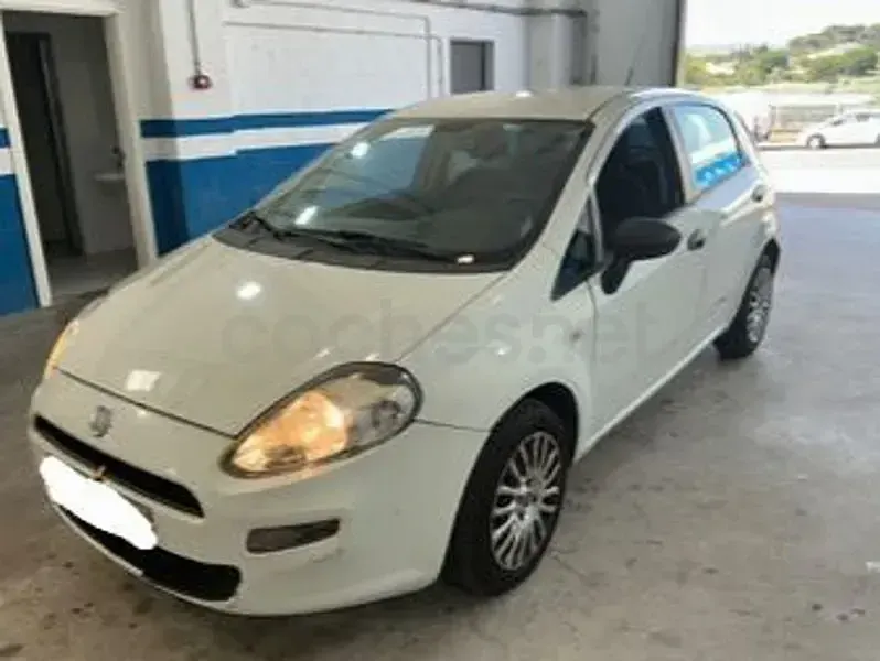 Usado Fiat Punto Pop 75 CV (55 kW) 2012 Blanco Utilitario