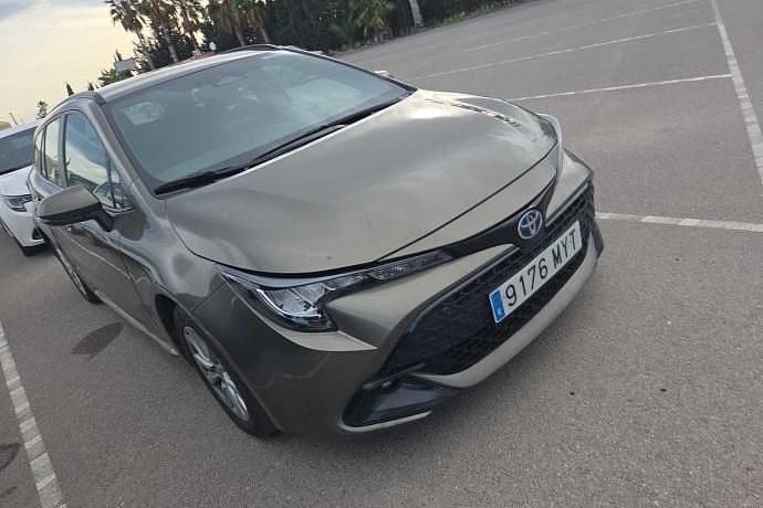 Usado Toyota Corolla Active 140 CV (102 kW) 2025 Marrón Familiar