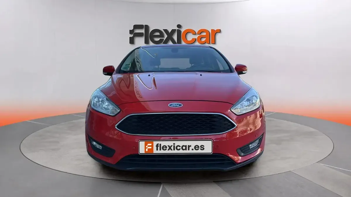 Usado Ford Focus Trend 101 CV (74 kW) 2018 Rojo Berlina