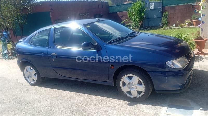 Usado Renault Mégane Coupé 100 CV (73 kW) 1998 Azul Coupe