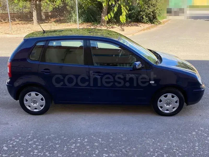 Usado VW Polo Trendline 75 CV (55 kW) 2004 Azul Berlina